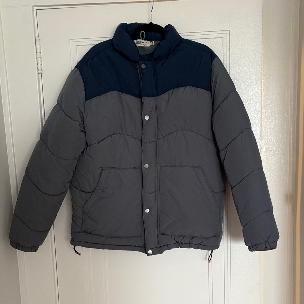 Wellen Men's Navy and Light Blue Puffer Jacket Size Large - Like new!